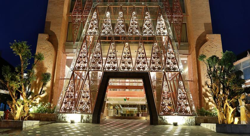 Mega Boutique Hotel Kuta  Exterior photo