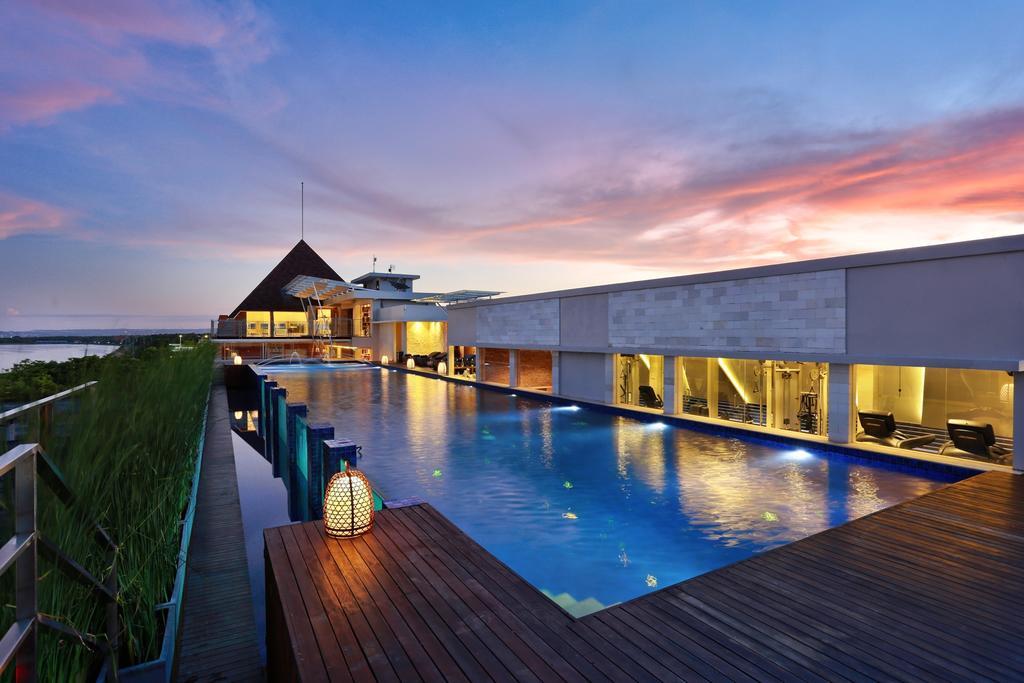 Mega Boutique Hotel Kuta  Exterior photo