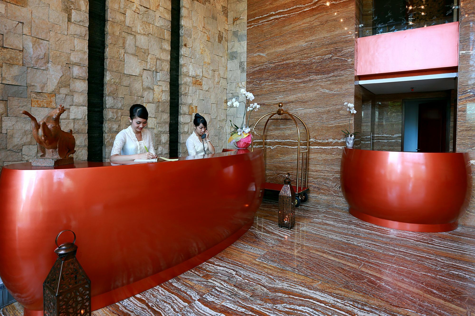Mega Boutique Hotel Kuta  Exterior photo